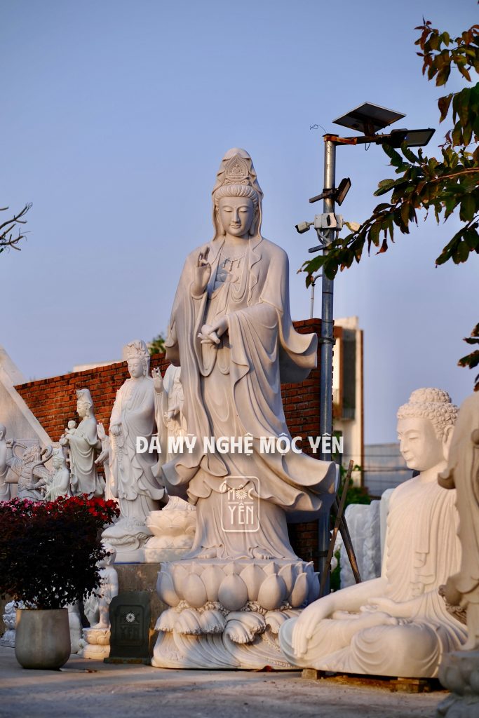 tuong phat quan am bang da xam 2730x4096 1