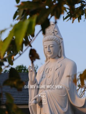 tuong phat quan am bang da xam 2730x4096 2